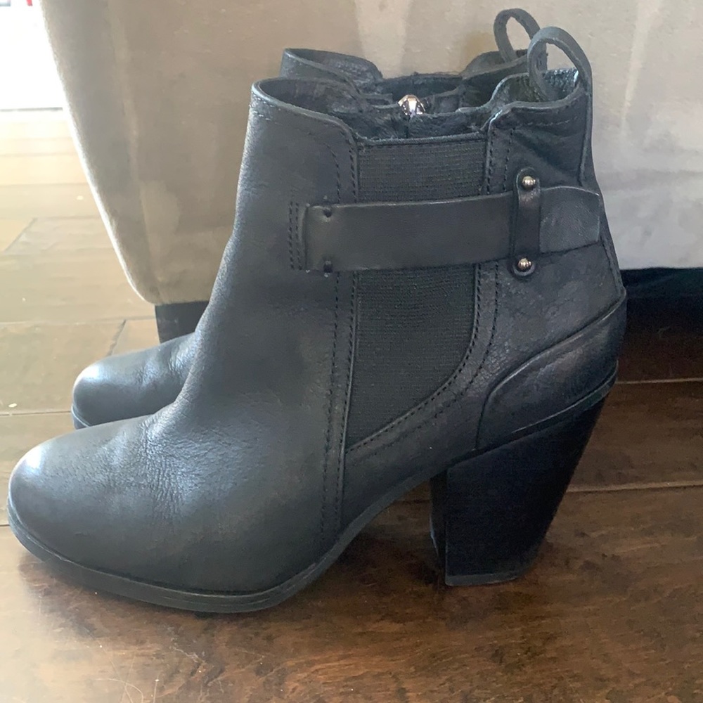 Vince Camuto size 6.5 black bootie
